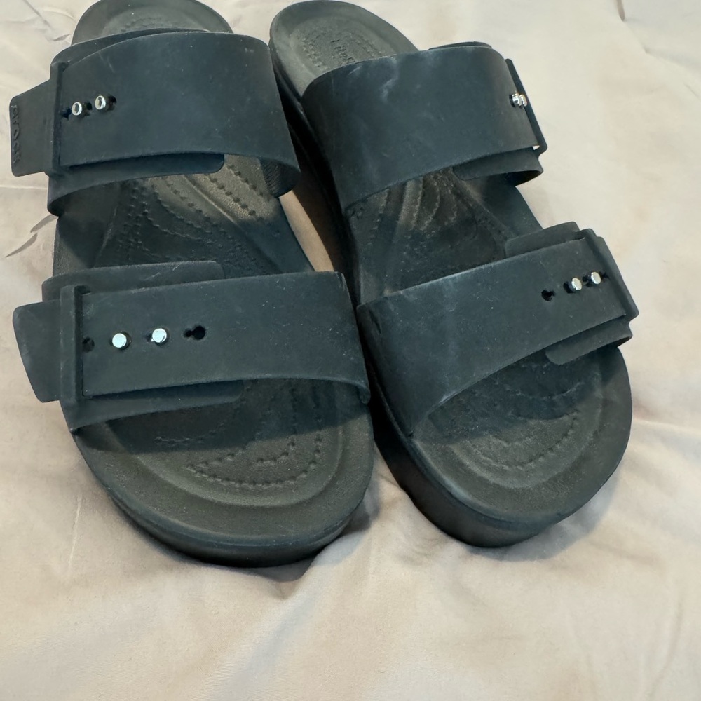 CROCS Black Women's Sandals EUC size 9